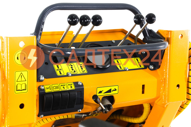 Мини-погрузчик BAUMECH ML-022 Pro (Zongshen GB750 EFI инжектор + капот)